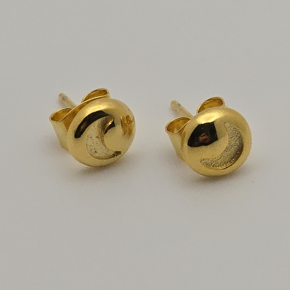 Elegant Gold  Earrings - Picture 2 of 7